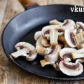 Деруны (драники) с грибами в горшочке